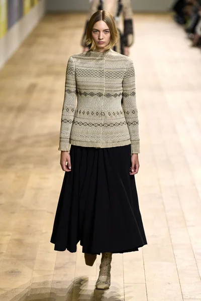 Look 24